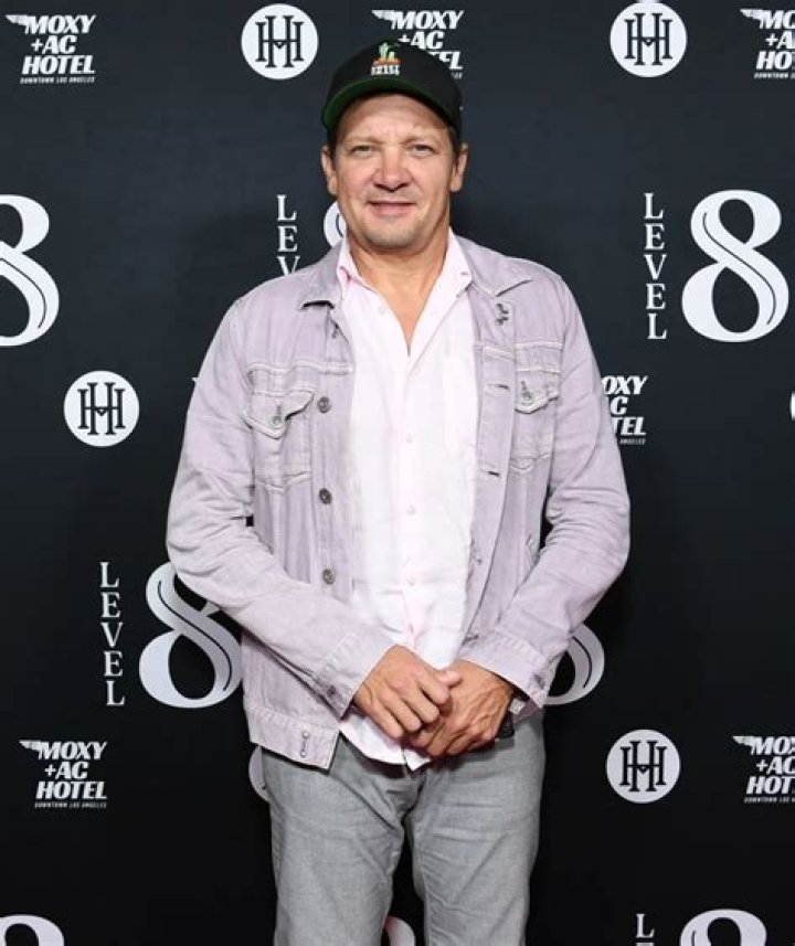 Jeremy Renner Accused of Insulting Felon Girlfriend's Family In Touch