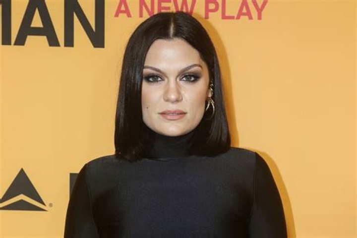 Jessie J's &ldquo;little sister&rdquo; in The Voice Winner's Journey 17 YouTube