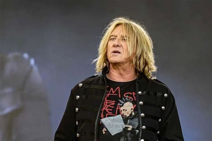 Joe Elliott and his current wife, Kristin Wunschel, are going strong