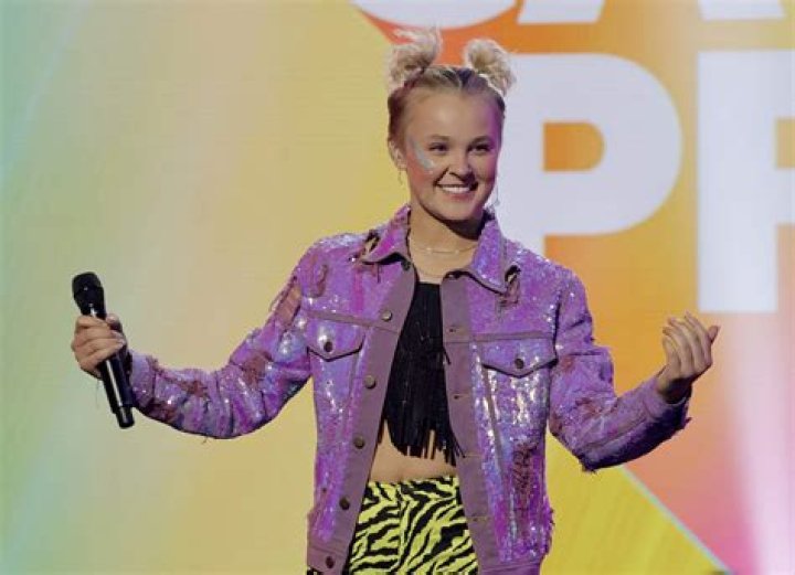 JoJo Siwa reflects on being a 'gay icon'