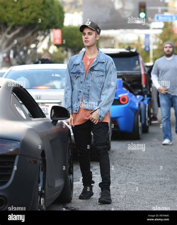 Justin Beiber Smashes Up Yet ANOTHER Super Expensive Sports Car Thug
