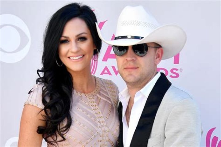 Justin Moore&rsquo;s Wife Forces Him to Go All Out for Halloween