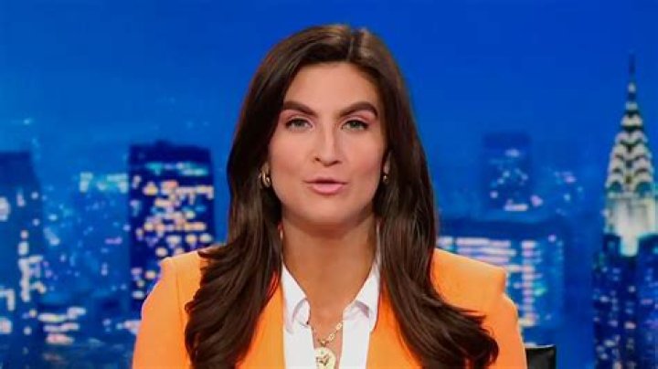 Kaitlan Collins, News Anchor, Anchors, Journalist, Cnn, Master Bathroom