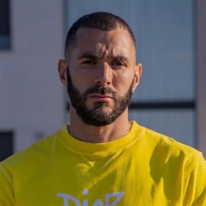 Karim Benzema Age, Net Worth, Wife, Siblings, Family,Height and
