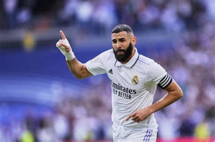 Karim Benzema D&eacute;claration d'amour &agrave; sa fille M&eacute;lia pour son