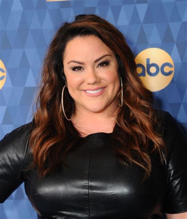 Katy Mixon is unrecognizable as Betsy Faria onset of Renee Zelwegger