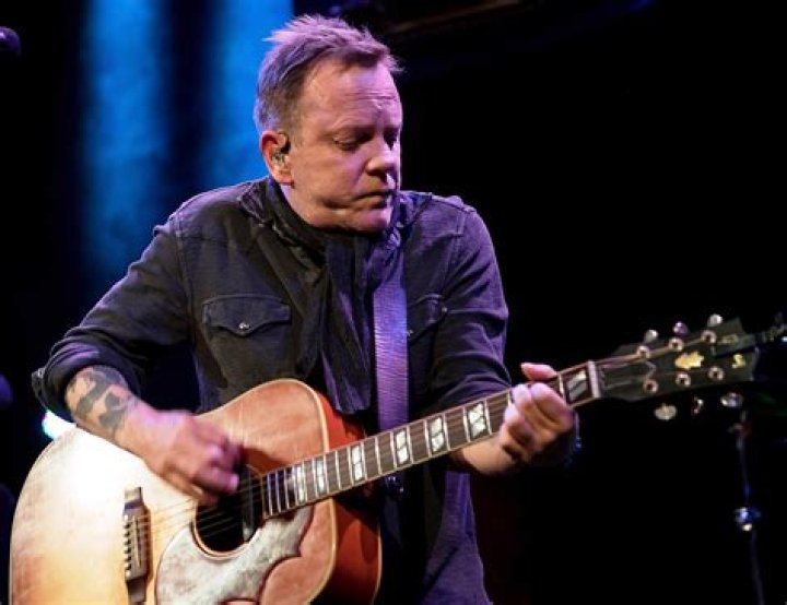 Kiefer Sutherland performs at country music festival Daily Mail Online
