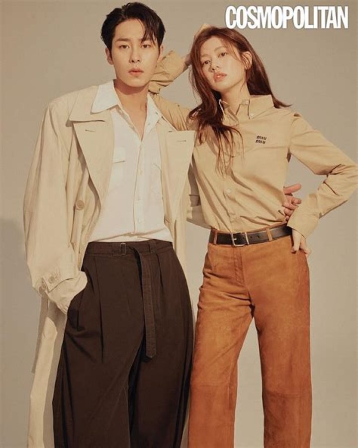 Kim Jae Wook and So Yi Hyun Playfully Pose for Couple Pics for