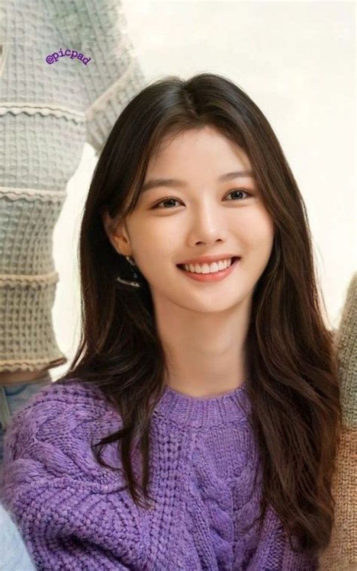 Kim Yoo Jung Birthday Real Name Age Weight Height Family Facts Gambaran