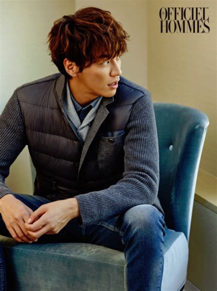Kim Young Kwang Stays Warm With HAZZYS For L'Officiel Hommes Young