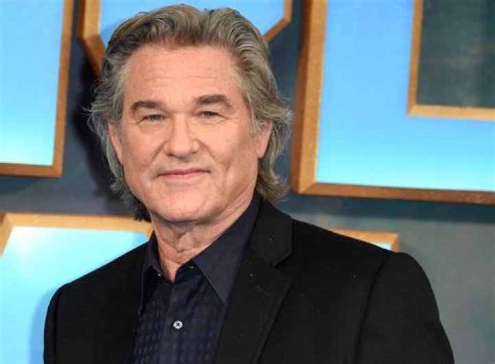 Kurt Russell &uacute;gy n&eacute;z ki, mint egy T&eacute;lap&oacute; Fot&oacute;