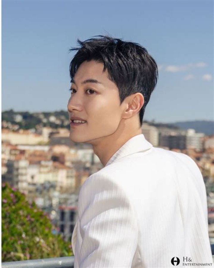 Kwak Dong Yeon Dating 2022 &lsquo;Big Mouth&rsquo; Star Named THIS Actress as His