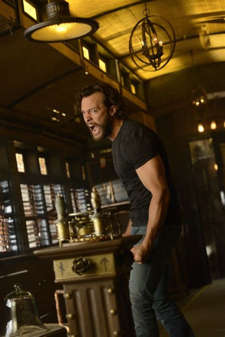 Kyle Schmid Lost Girl Photo (36489864) Fanpop