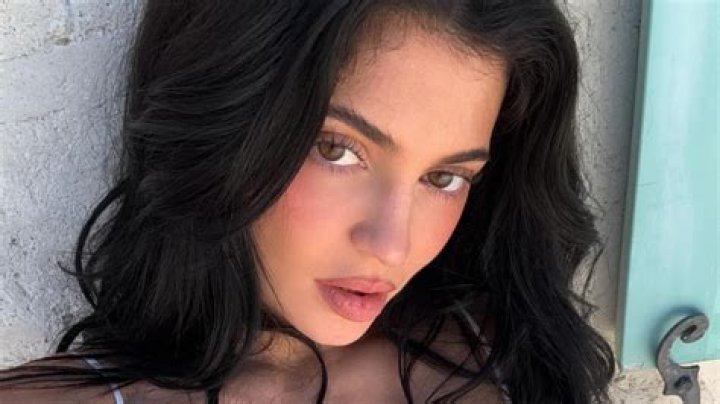 Kylie Jenner shares bikini pic and says it is time to start losing weight