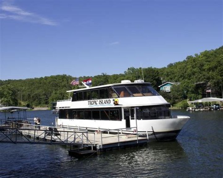 Lake of the Ozarks Boat Crashes Caught on live video video Dailymotion