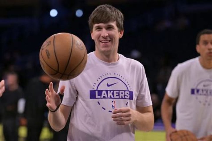 Lakers bring back Austin Reaves, D'Angelo Russell