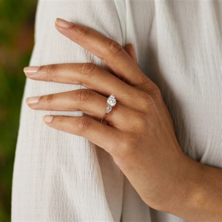 Lamar 18k Yellow Gold Round Engagement Ring