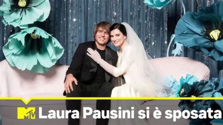 Laura Pausini si &egrave; sposata con Paolo Carta la prima foto del matrimonio