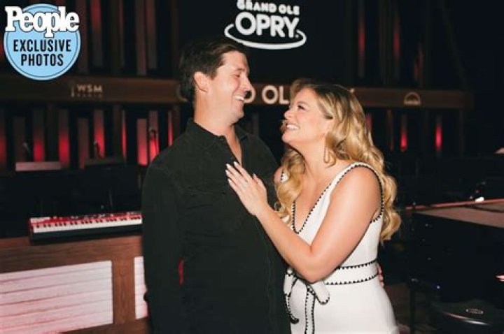 Lauren Alaina Announces Engagement Onstage at the Opry 'Make Some