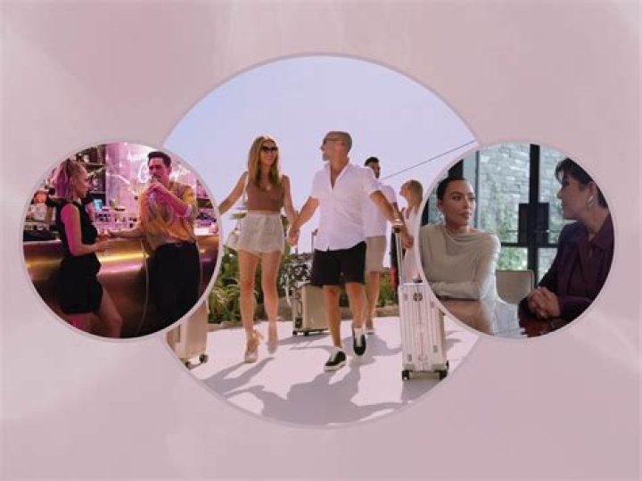 &ldquo;Influencers In The Wild&rdquo; Shows How Ridiculous People Look While Taking
