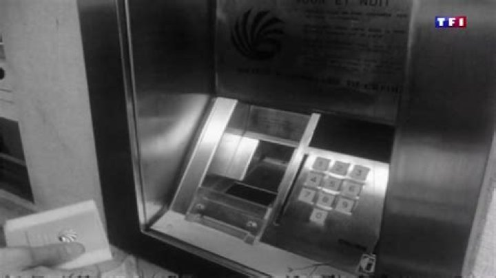 Le premier distributeur de billets entrait en fonction il y a 50 ans