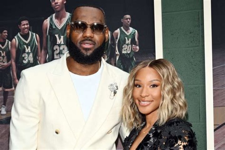 Lebron James Wife Lebron James Wife Savannah Brinson Bio Wiki Pics