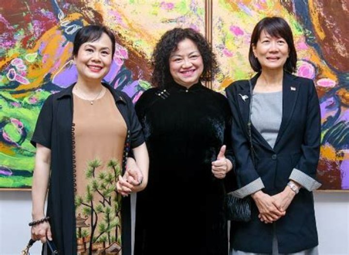 Lik Ling Wiki (Tan Chuanjin Wife) Age, Kids, Parents, Net Worth