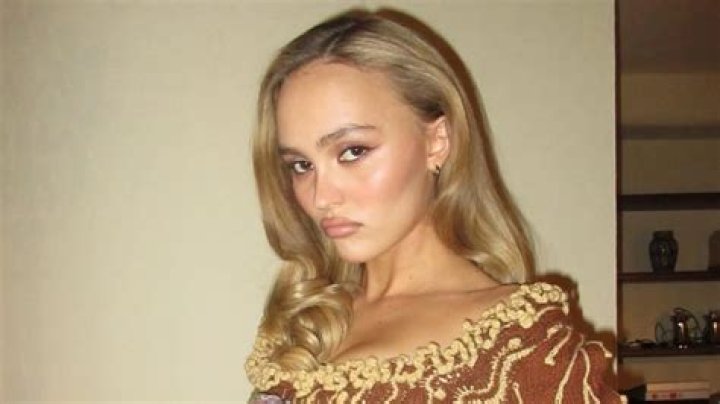 LilyRose Depp comment la m&egrave;re de Vanessa Paradis a jou&eacute; un r&ocirc;le