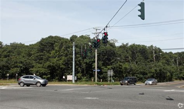 Lincoln Ave Veterans Memorial Hwy, Holbrook, NY 11741