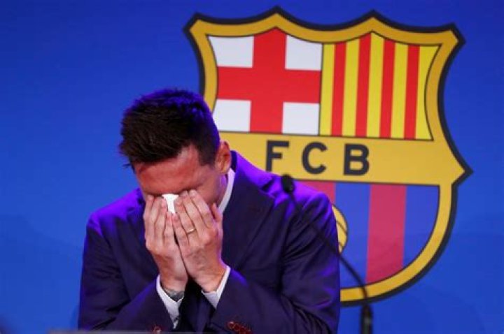 Lionel Messi leaving Barcelona after &lsquo;obstacles&rsquo; thwart contract