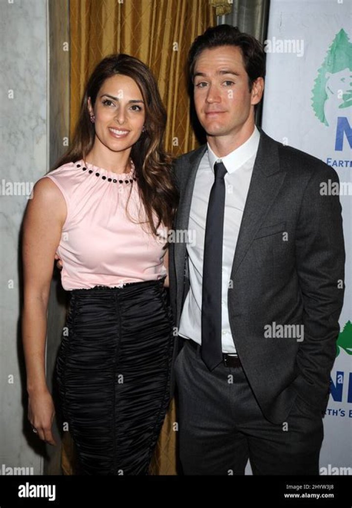 Lisa Ann Russell and MarkPaul Gosselaar Split CBS News