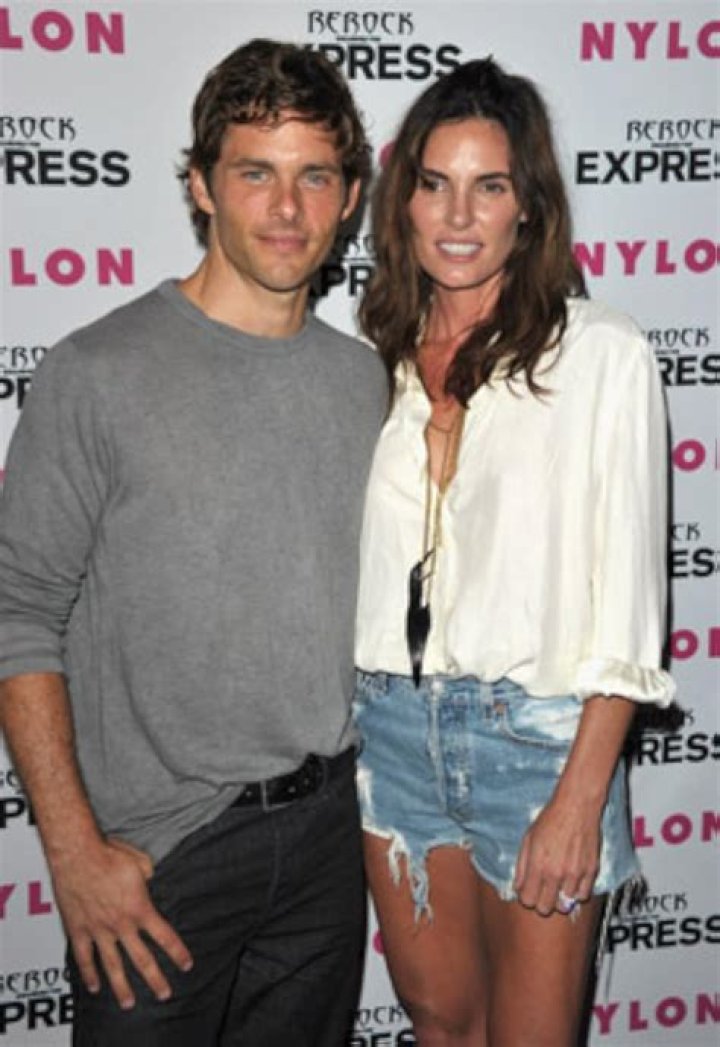 Lisa Linde is an American actress best known for her Pacific Blue and