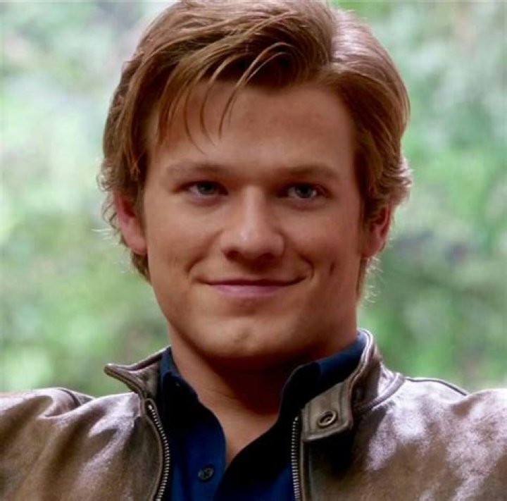 Lucas Till as MacGyver in the MacGyver reboot Macgyver 2016, Lucas Till