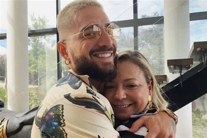 Maluma Shares Mother&rsquo;s Day Picture Where He Kisses Mom Marlli Arias On