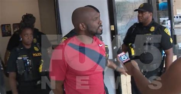 mayor arrested on trespassing, burglary charges, says he