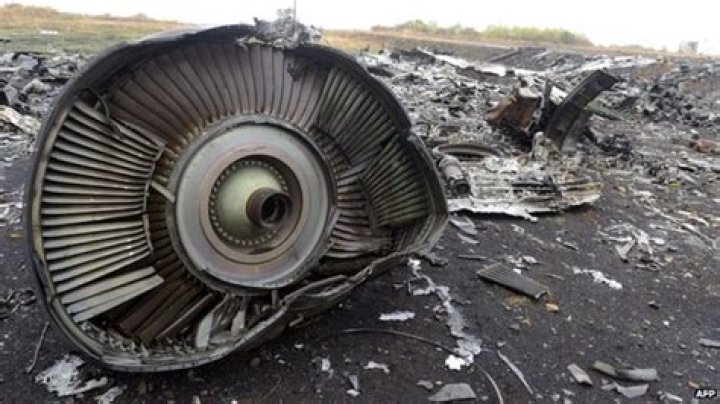 MH17 crash Investigation focuses on '25 metal shards' BBC News