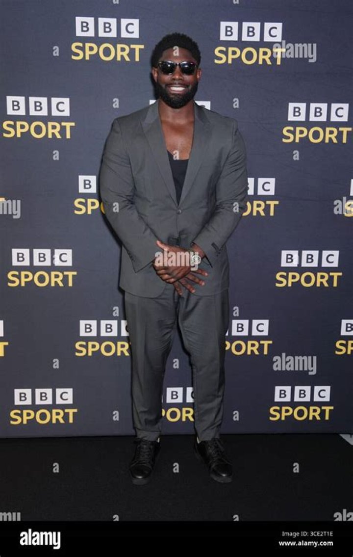 Micah Richards and fellow BBC World Cup pundits flex muscles in Qatar