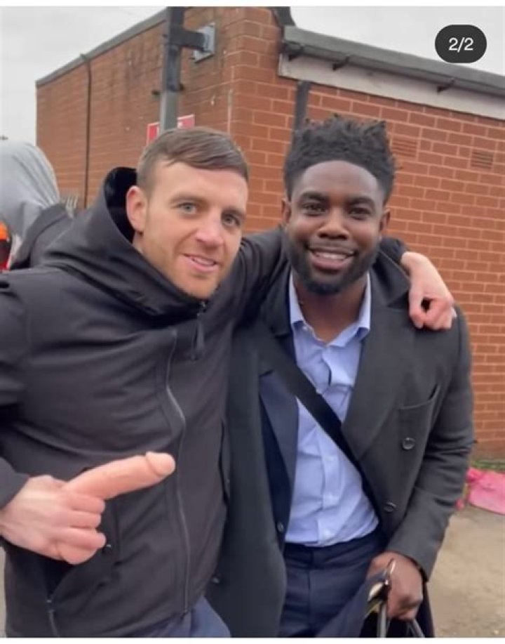 Micah Richards with a fan yesterday [Great length] r/soccercirclejerk