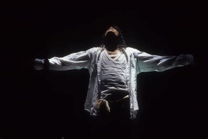 Michael JacksonMan in the mirror (lyrics) YouTube