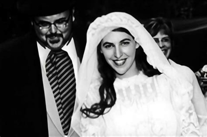Miles Roosevelt Bialik Stone (Mayim Bialik's Son) Bio, Age, Net Worth