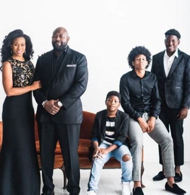 Motivational Speaker Jerry Shirer in a blissful Married Life with
