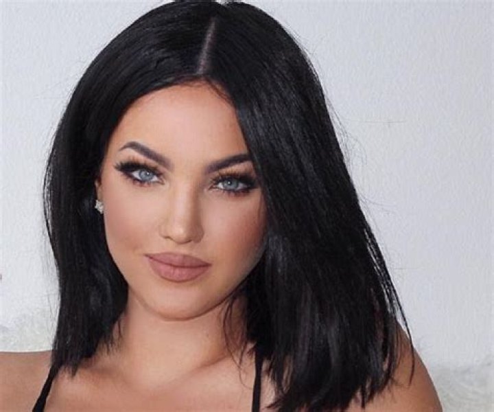 Natalie Halcro Height, Weight, Age, Boyfriend, Biography, Family Facts 4 Natalie Halcro age, height, and weight