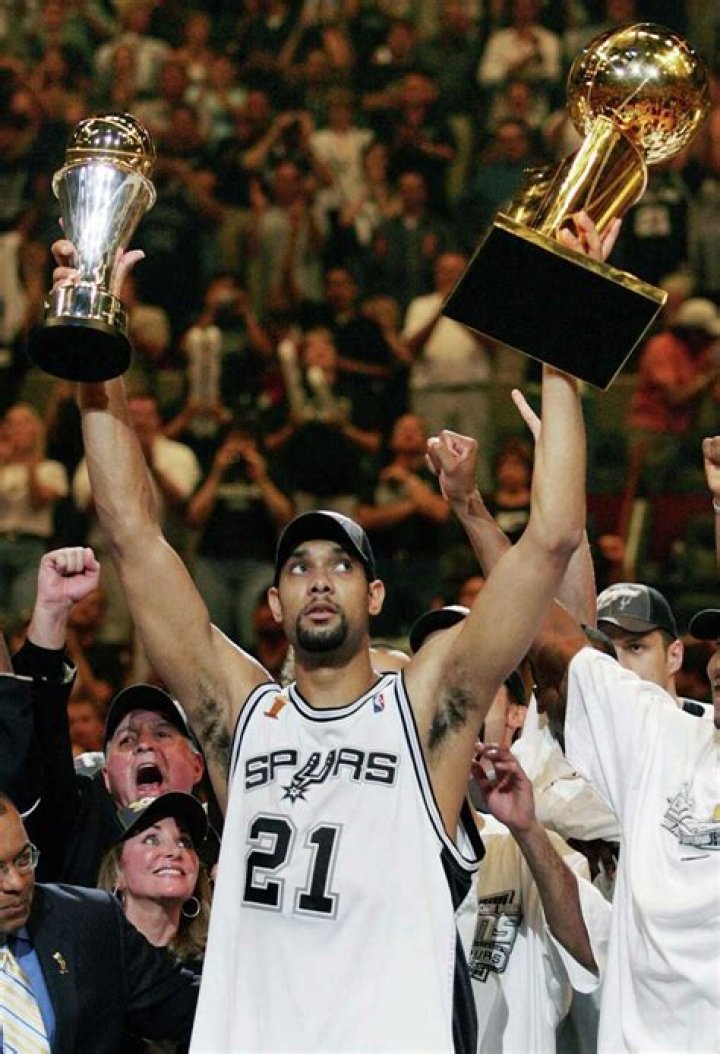 NBA star Tim Duncan wins restitution as court sentences former