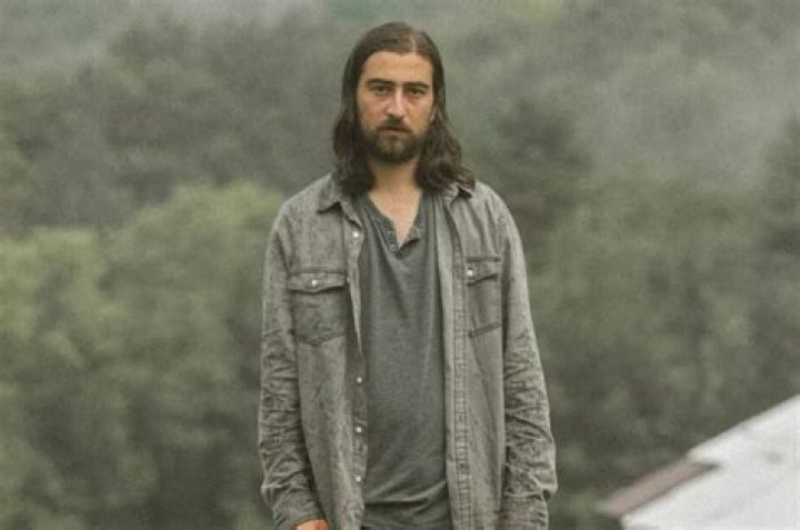 Noah Kahan Height, Weight, Age, Girlfriend, Family, Biography, Facts