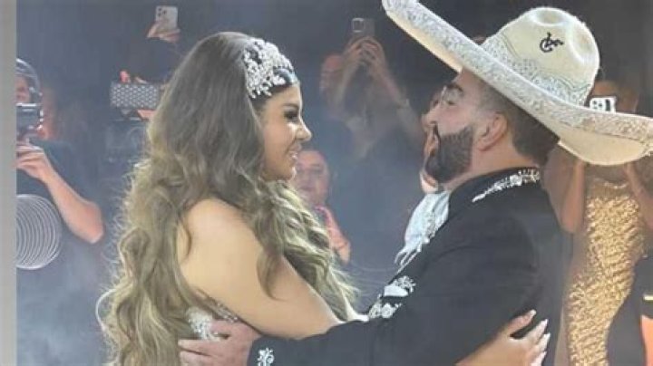 Novia de Vicente Fern&aacute;ndez Jr. se deja ver m&aacute;s guapa que nunca desde la