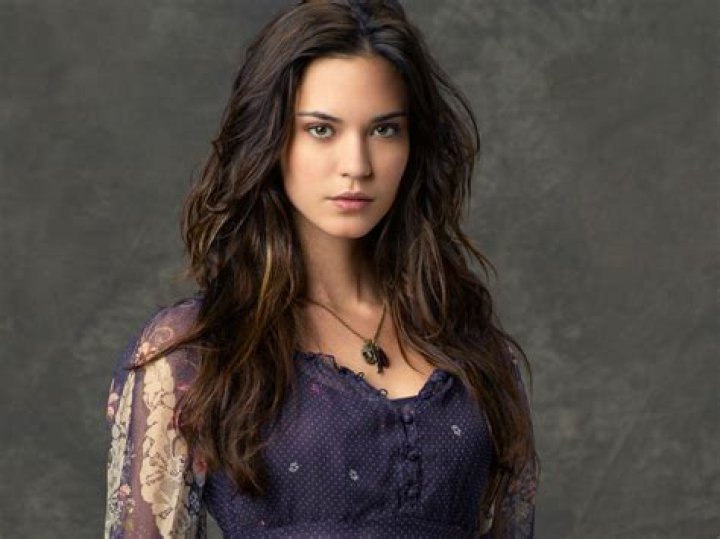 Odette Annable Photo Gallery Tv Series Posters and Cast