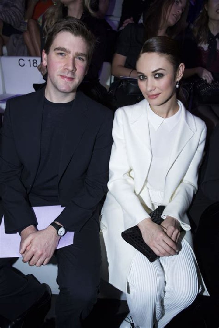 Olga Kurylenko et son amoureux Max Benitz People en front row lors du
