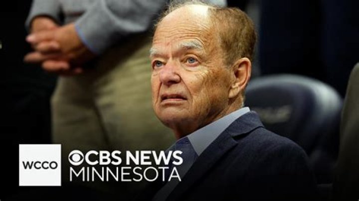 Owner Glen Taylor of the Minnesota Lynx and wife, Becky, are handed