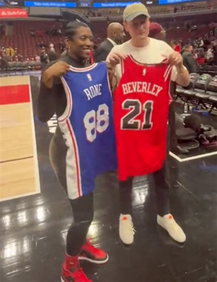 Patrick Beverley&rsquo;s mom swaps jerseys with Barstool Sports host at Bulls