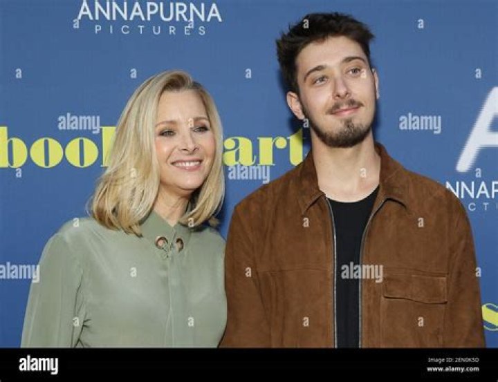Photo Lisa Kudrow et son p&egrave;re Lee vont d&eacute;jeuner &agrave; Los Angeles, le 20